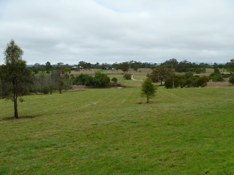 45 Lilian Ave, Ellesmere QLD 4610