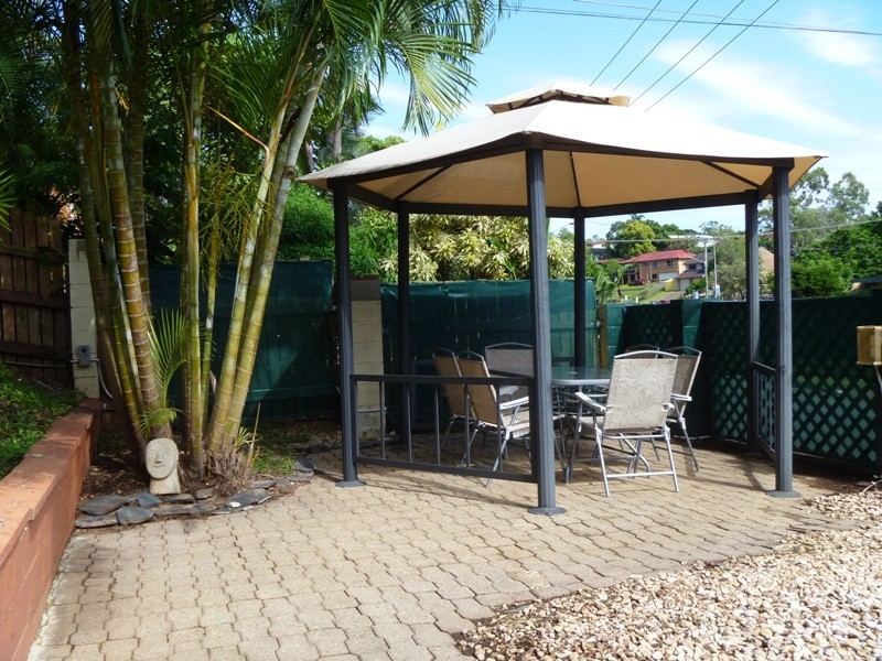 10 Dinterra Ave, Ferny Hills QLD 4055