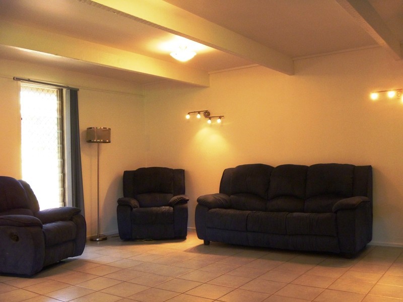 10 Dinterra Ave, Ferny Hills QLD 4055