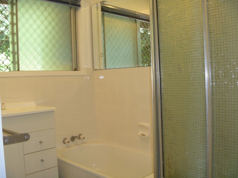 10 Dinterra Ave, Ferny Hills QLD 4055