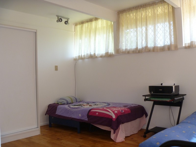 10 Dinterra Ave, Ferny Hills QLD 4055