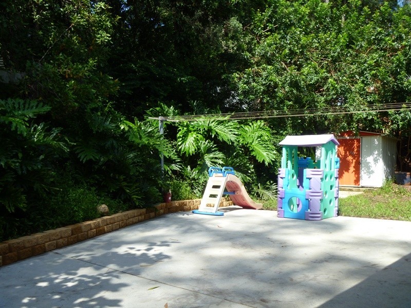 10 Dinterra Ave, Ferny Hills QLD 4055