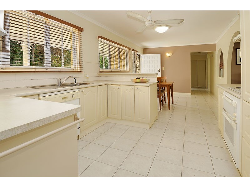28 Dinterra Ave, Ferny Hills QLD 4055