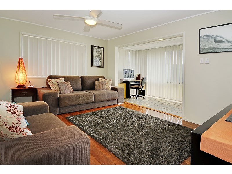 1123 South Pine Rd, Arana Hills QLD 4054