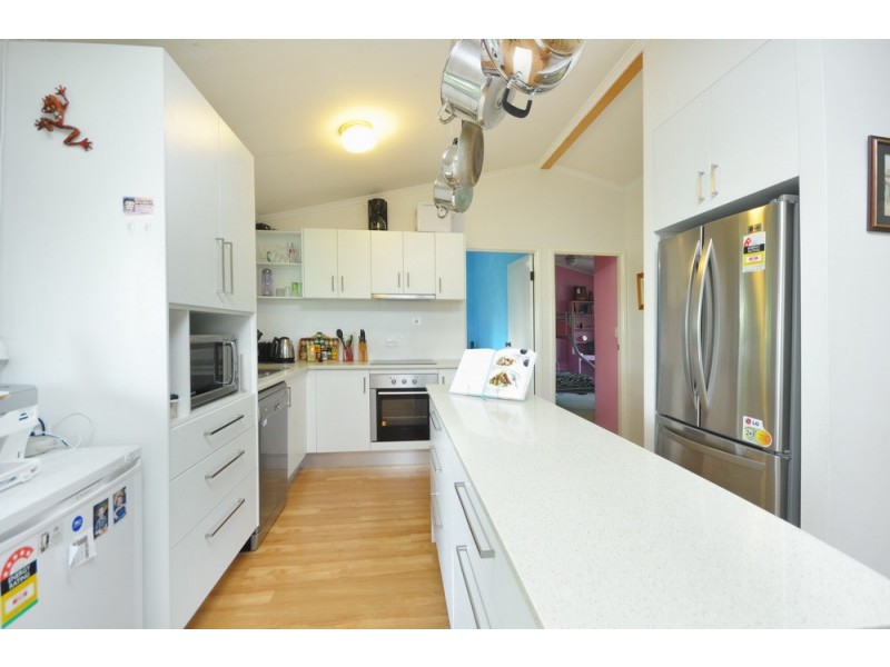 144 Plucks Rd, Arana Hills QLD 4054