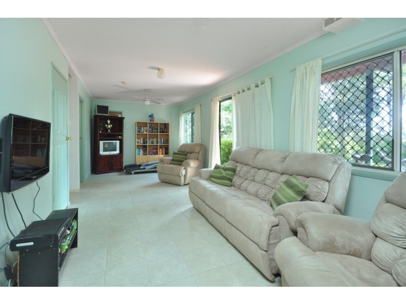 144 Plucks Rd, Arana Hills QLD 4054