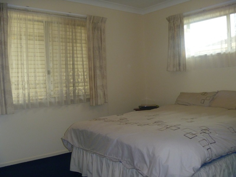 8 Jade St, Albany Creek QLD 4035