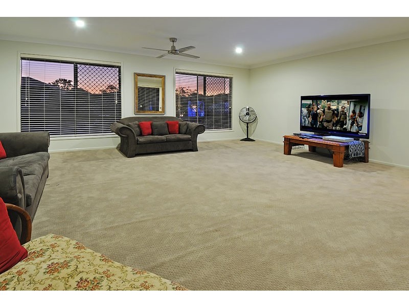 8 Highbury Place, Upper Kedron QLD 4055