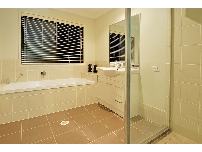 8 Highbury Place, Upper Kedron QLD 4055