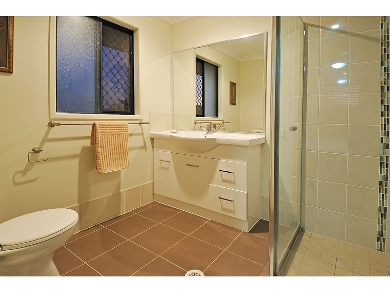 8 Highbury Place, Upper Kedron QLD 4055