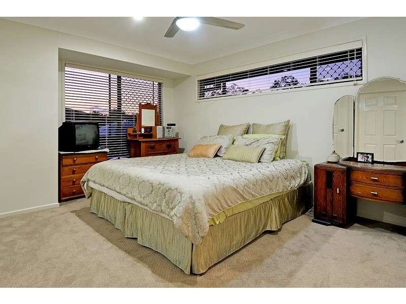 8 Highbury Place, Upper Kedron QLD 4055