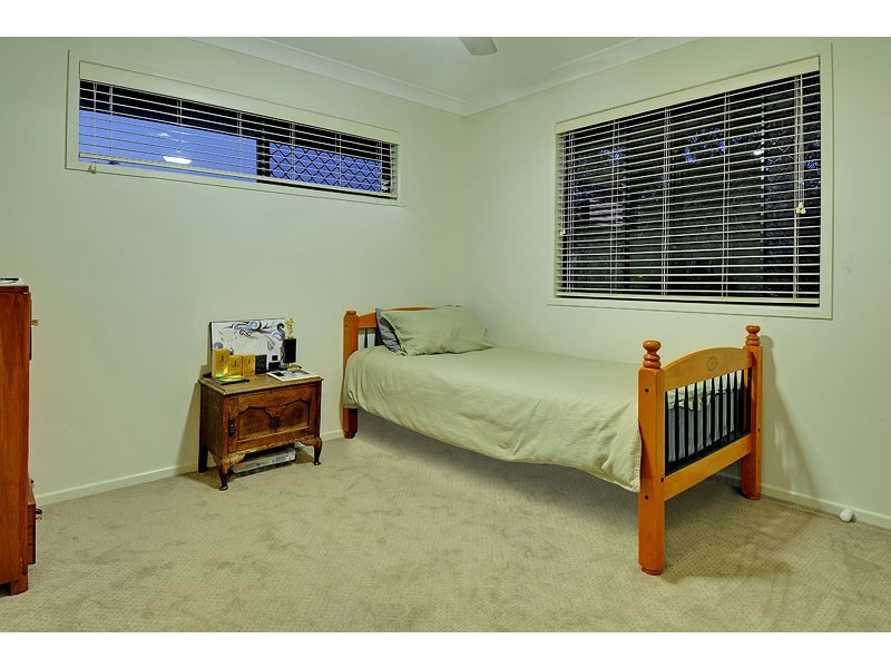 8 Highbury Place, Upper Kedron QLD 4055