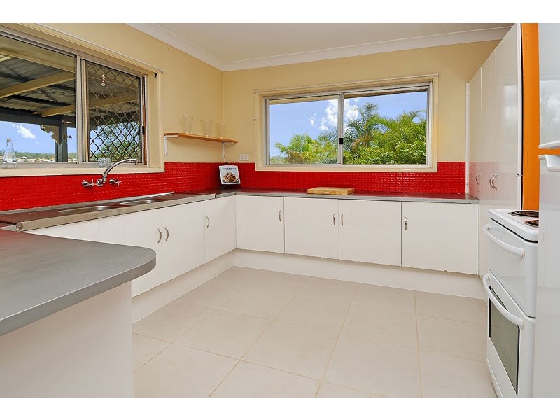 1136 South Pine Rd, Arana Hills QLD 4054