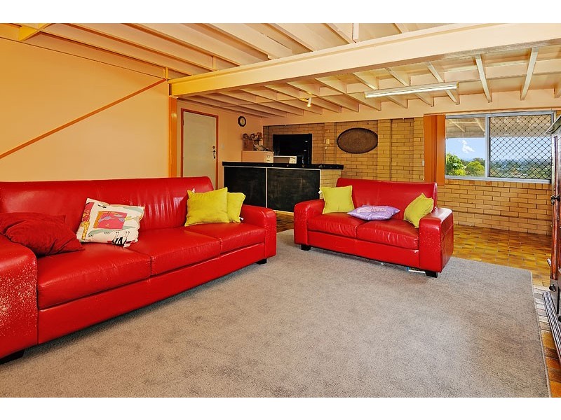 1136 South Pine Rd, Arana Hills QLD 4054