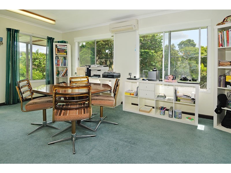 8 Dooloo Cres, Ferny Hills QLD 4055