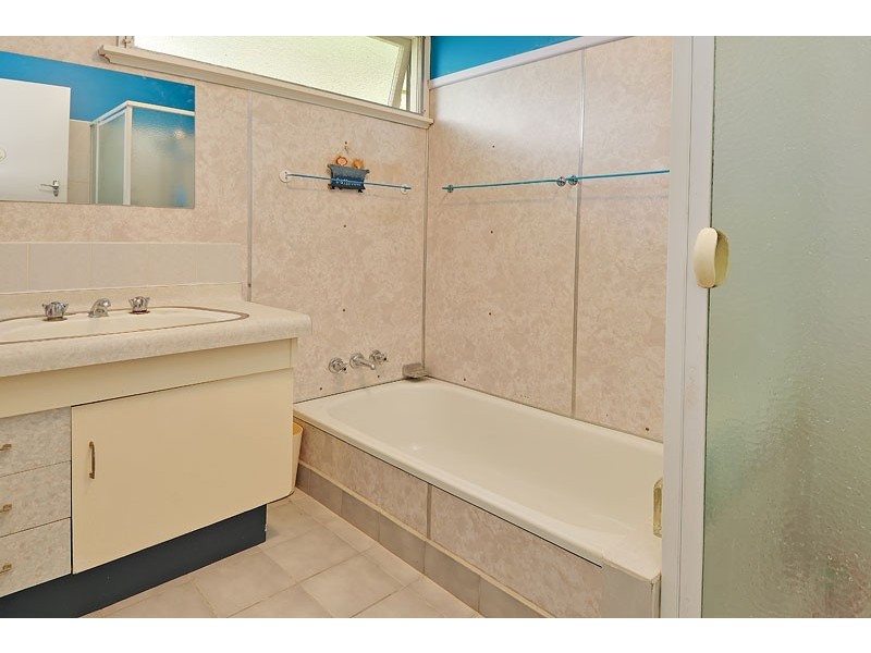 8 Dooloo Cres, Ferny Hills QLD 4055