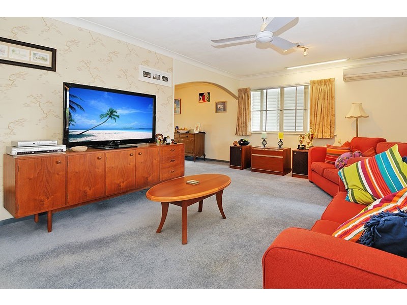 8 Dooloo Cres, Ferny Hills QLD 4055