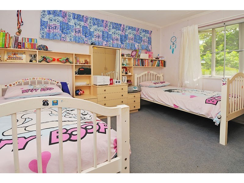 8 Dooloo Cres, Ferny Hills QLD 4055