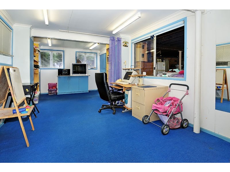 8 Dooloo Cres, Ferny Hills QLD 4055