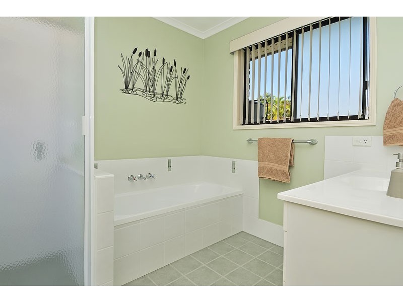 43 Tetragona Drive, Arana Hills QLD 4054