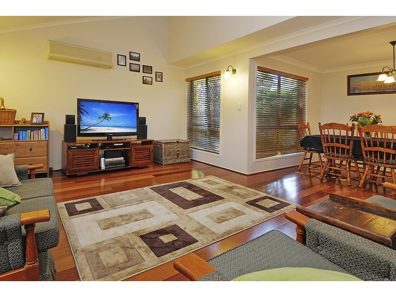 18 Tetragona Drive, Arana Hills QLD 4054