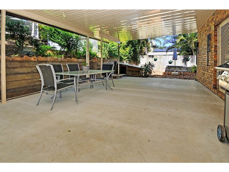 18 Tetragona Drive, Arana Hills QLD 4054