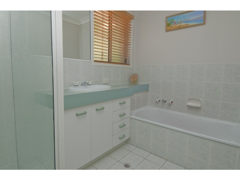 18 Tetragona Drive, Arana Hills QLD 4054