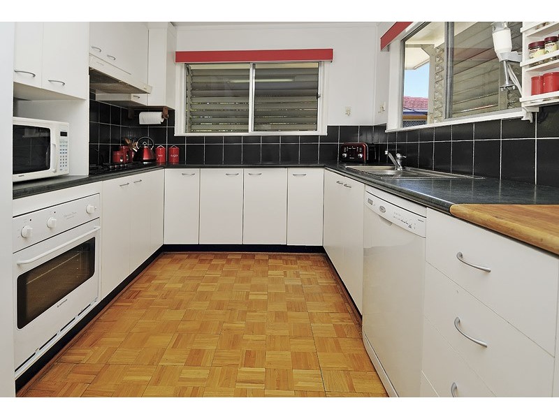 32 Dinterra Ave, Ferny Hills QLD 4055