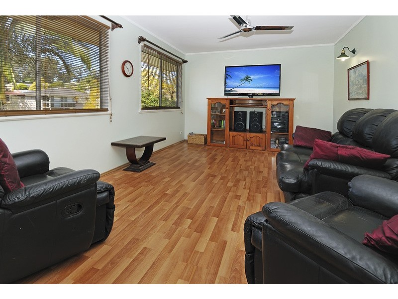 32 Dinterra Ave, Ferny Hills QLD 4055