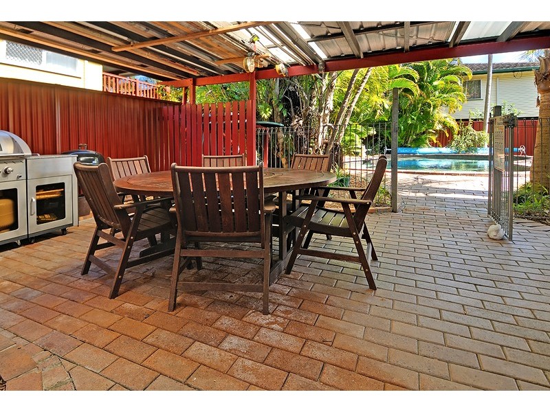 32 Dinterra Ave, Ferny Hills QLD 4055