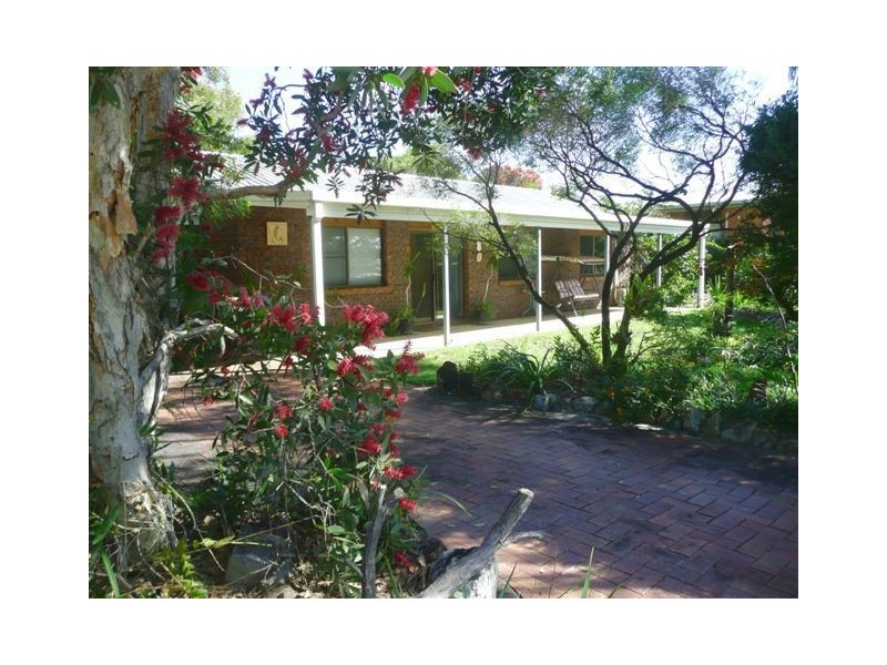 8 Manooka Drive, Rainbow Beach QLD 4581