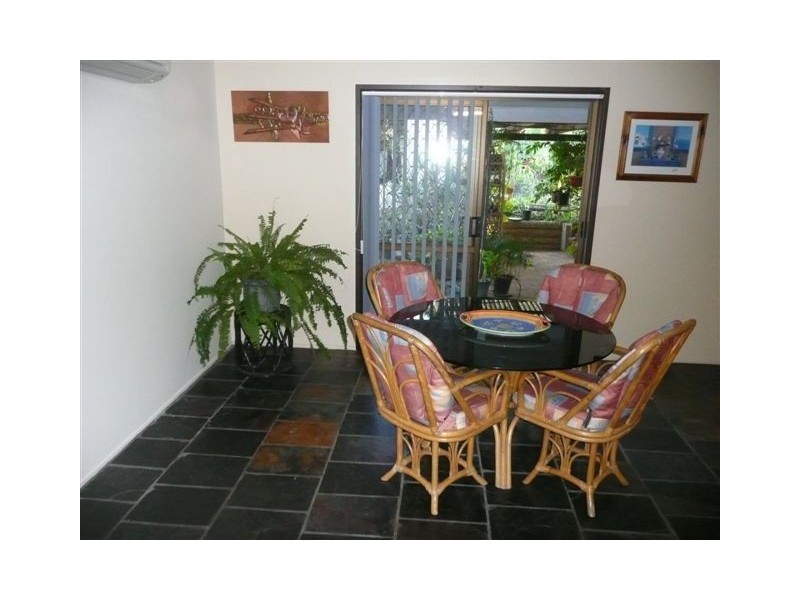 8 Manooka Drive, Rainbow Beach QLD 4581