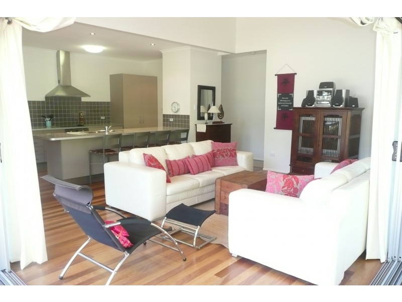 2/2 Coora Court, Rainbow Beach QLD 4581