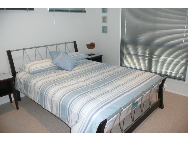 2/2 Coora Court, Rainbow Beach QLD 4581