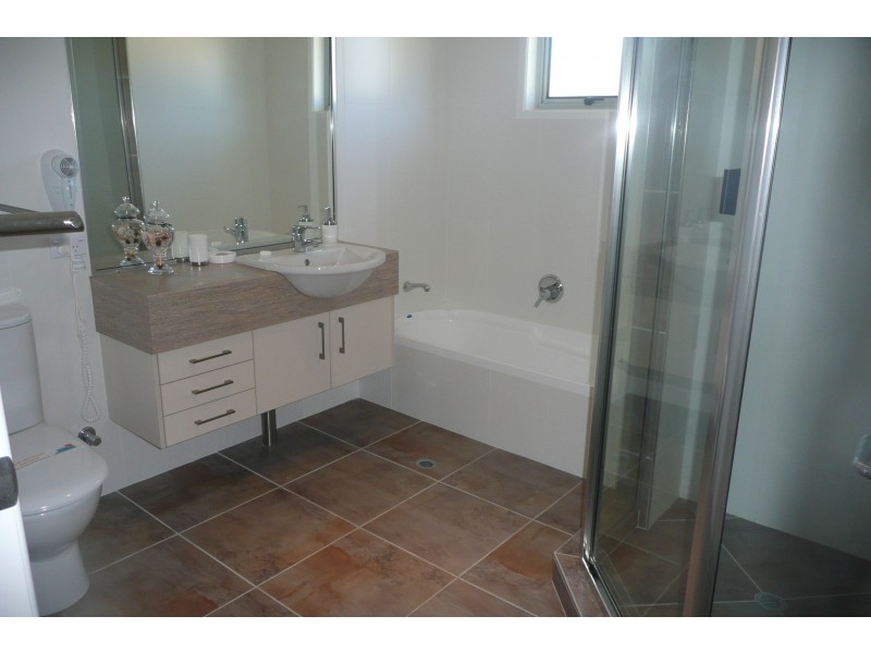 2/2 Coora Court, Rainbow Beach QLD 4581