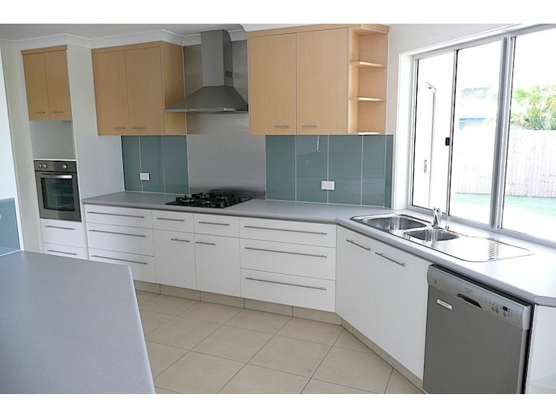 13 Bomburra Court, Rainbow Beach QLD 4581