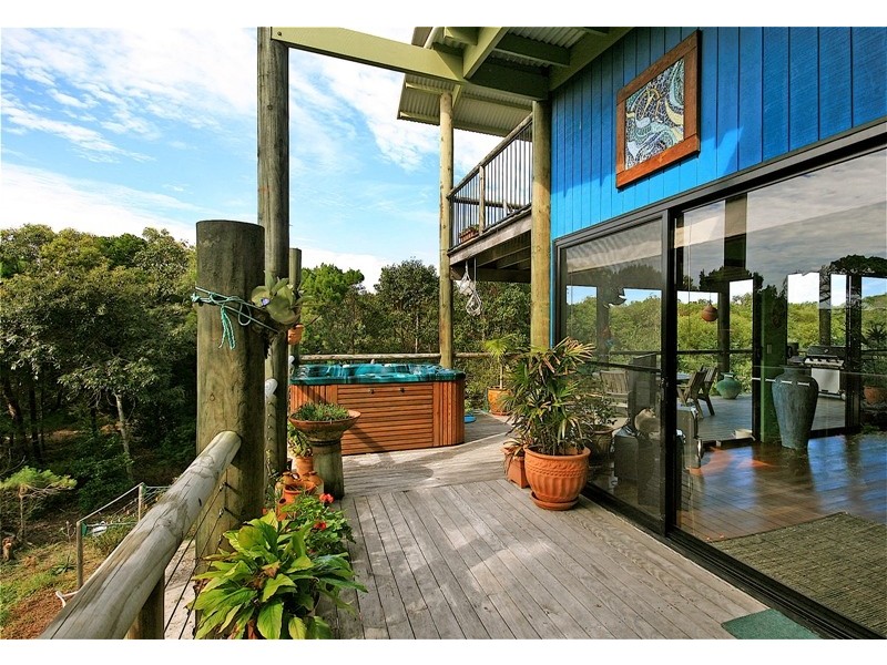 25 Naiad Court, Rainbow Beach QLD 4581