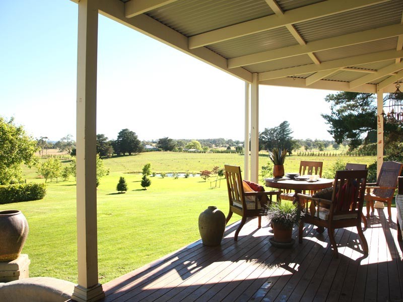 - Illawarra Highway, Moss Vale NSW 2577
