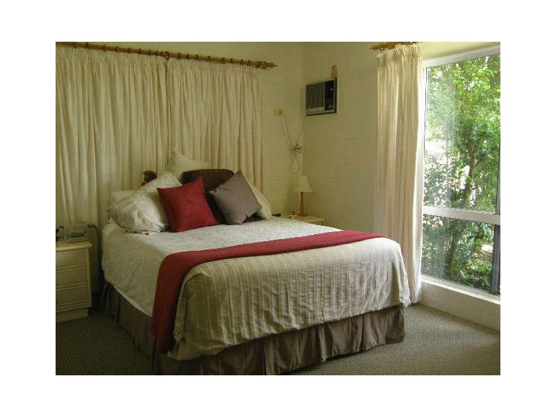 16 Bee Close, Bentley Park QLD 4869