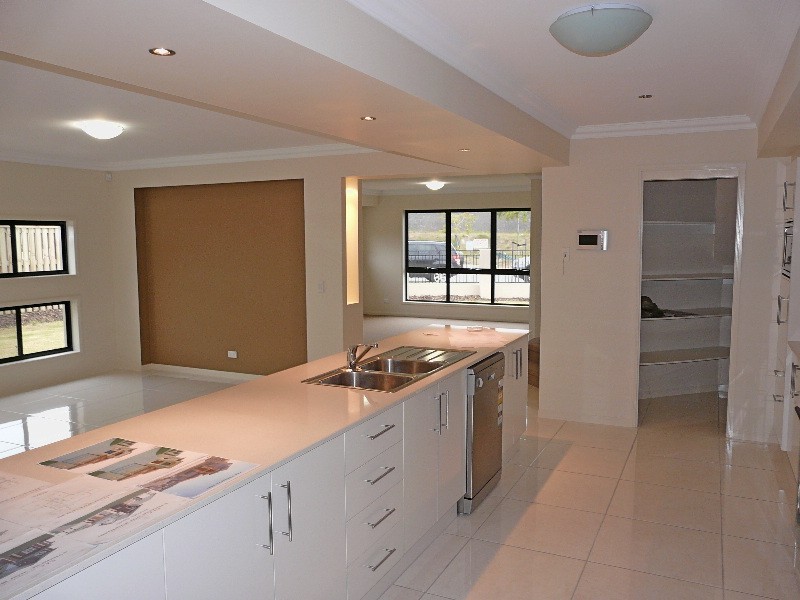 Stretton QLD 4116