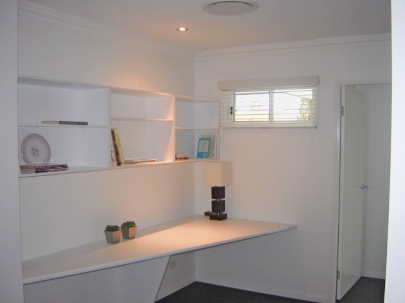 Stretton QLD 4116
