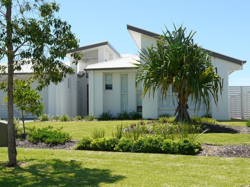 4 Tooringoor Close, Pelican Waters QLD 4551