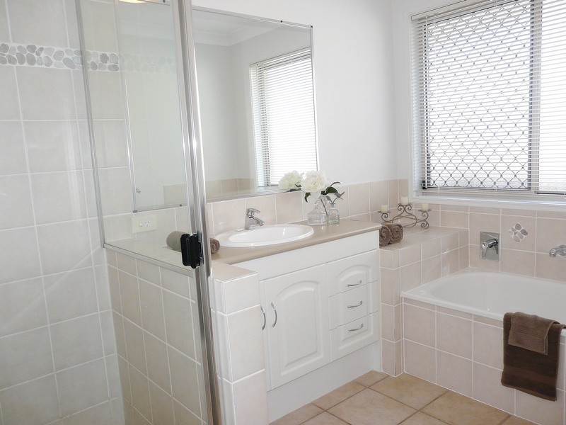 4 Trafalgar Vale Avenue, Wellington Point QLD 4160
