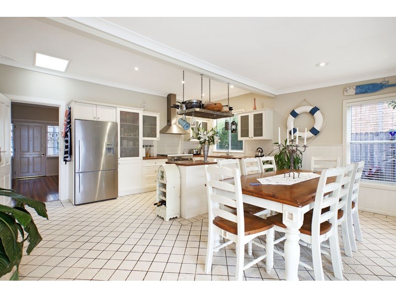 9 Windsor Pde (Minarto Ln), North Narrabeen NSW 2101