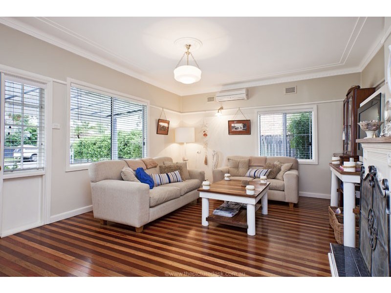 9 Windsor Pde (Minarto Ln), North Narrabeen NSW 2101