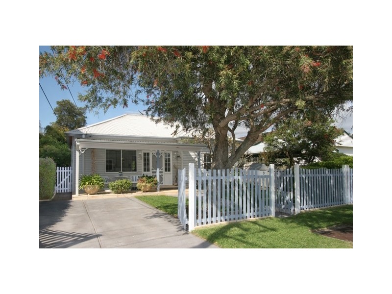 9 Windsor Pde (Minarto Ln), North Narrabeen NSW 2101