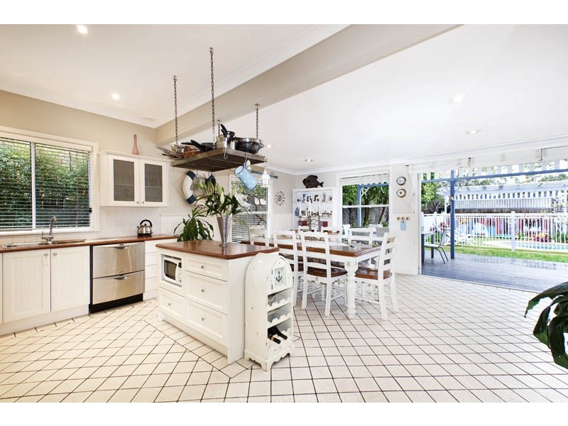 9 Windsor Pde (Minarto Ln), North Narrabeen NSW 2101