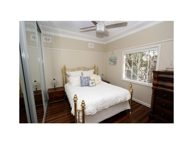 9 Windsor Pde (Minarto Ln), North Narrabeen NSW 2101