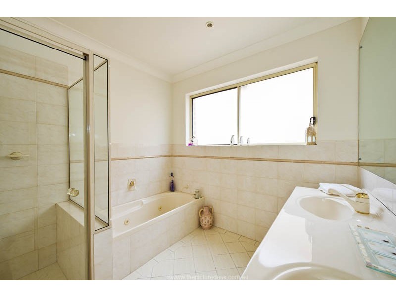 8 Carefree Rd, North Narrabeen NSW 2101