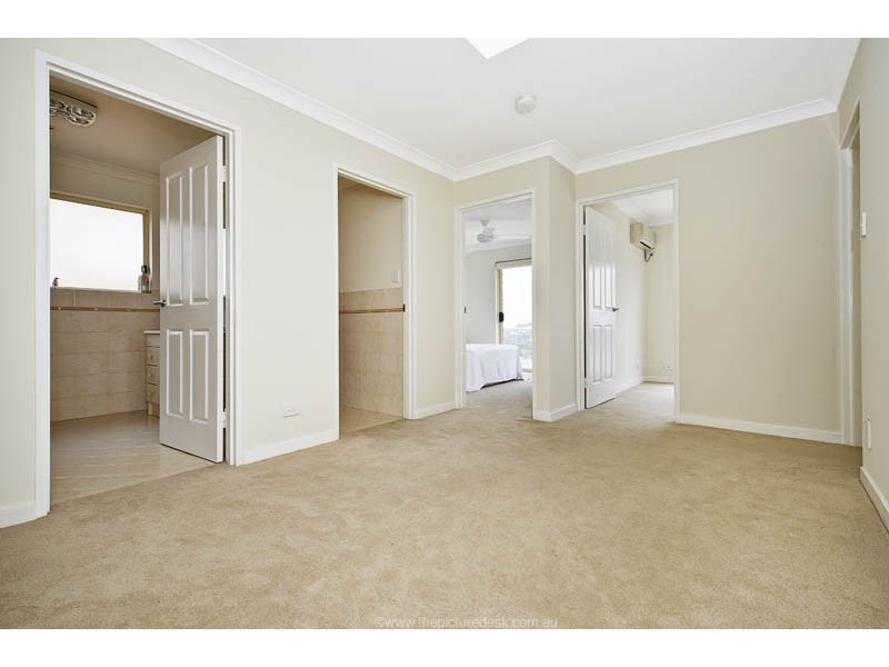 8 Carefree Rd, North Narrabeen NSW 2101